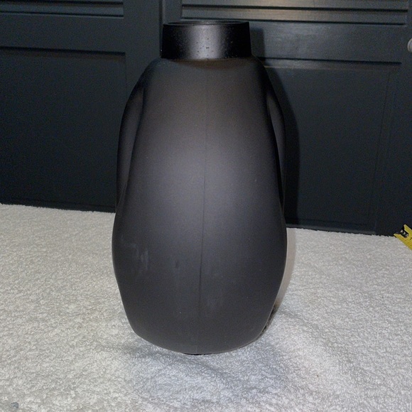 Two-faced matte black glass vase. NWT. Contemporary and unique. - Picture 2 of 9